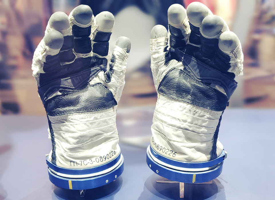 Scott Kelly - Cover - Real World - Gloves